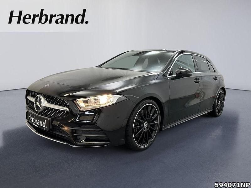 Metalliclack kosmosschwarz Gebraucht 2018 Mercedes A250 AMG Limousine | 23.880 € (Guter Preis) - Bild 1/4
