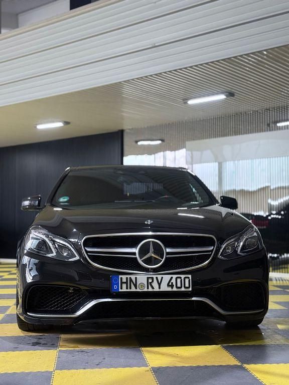 Gebraucht Mercedes E400 Avantgarde 333 PS (244 kW) 2015 Schwarz Limousine