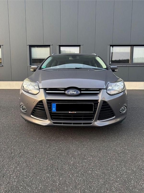 Używany Ford Focus Titanium 116 KM (85 kW) 2011 Brązowy Kombi