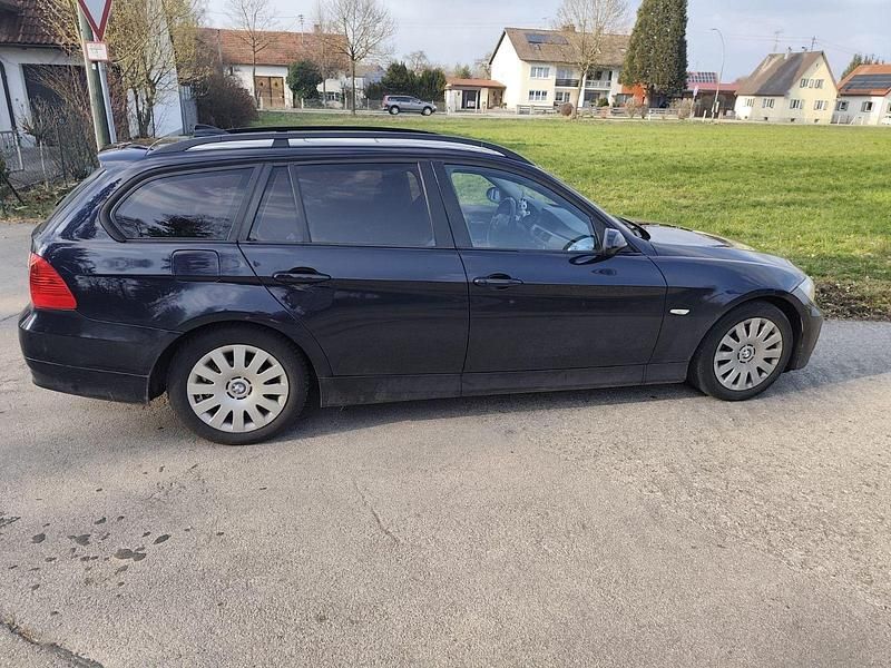 Gebraucht BMW 318 143 PS (105 kW) 2008 Schwarz Kombi