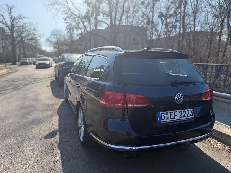 Gebraucht VW Passat 140 PS (102 kW) 2012 Blau Limousine