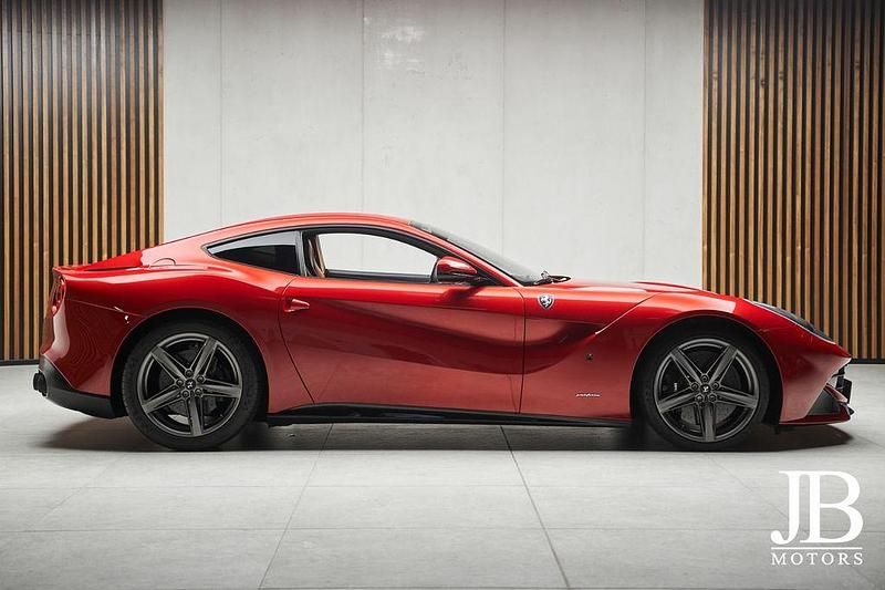 Gebraucht Ferrari F12 741 PS (545 kW) 2013 Rot Coupé