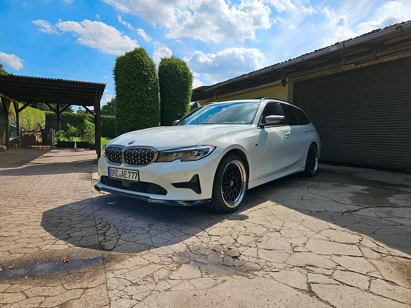Weiß Gebraucht 2019 BMW 320 Advantage Kombi | 20.700 € (Teuer) - Bild 1/4
