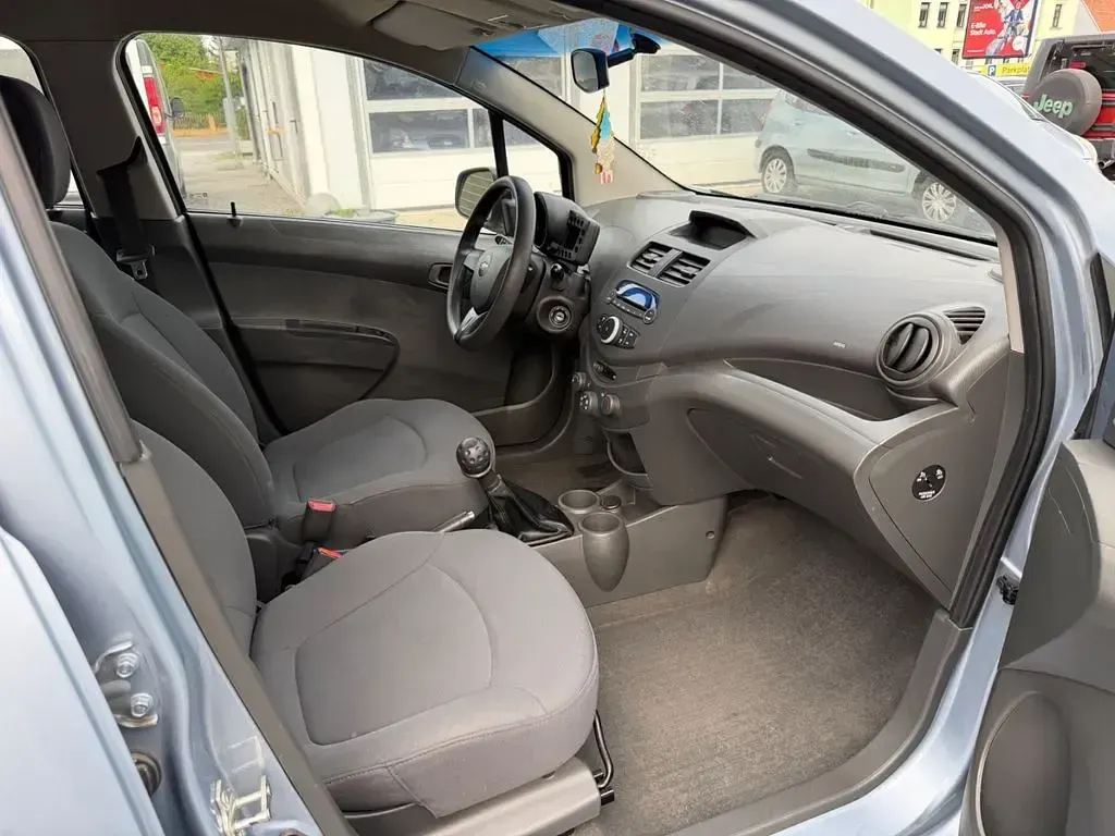 Second-hand Chevrolet Spark 68 CP (50 kW) 2010 Albastru Hatchback