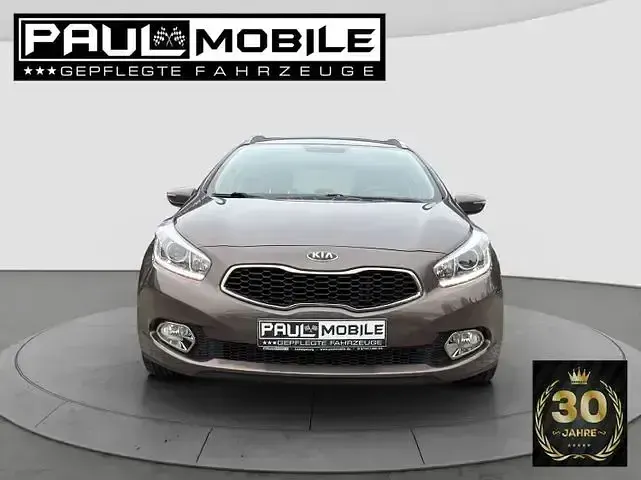 Gebraucht Kia Ceed Sportswagon Vision 128 PS (94 kW) 2013 Braun Kombi