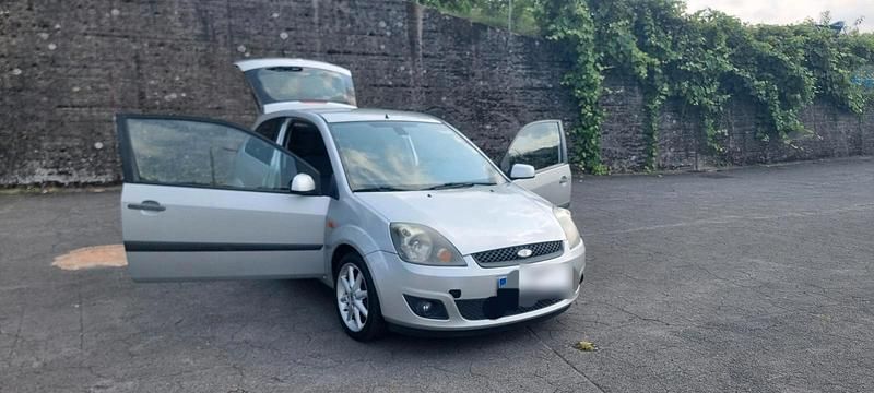Gebraucht Ford Fiesta 80 PS (58 kW) 2006 Silber Kleinwagen