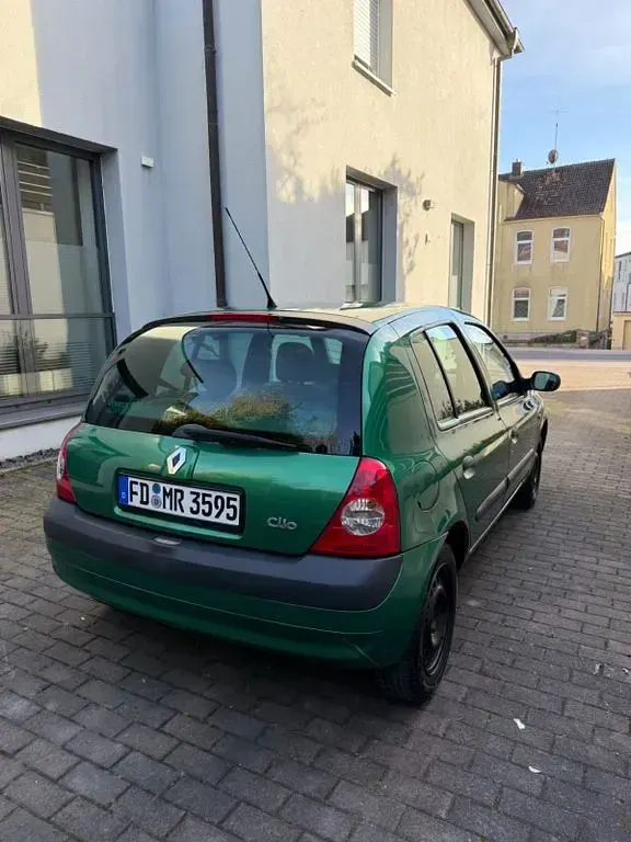 Gebraucht Renault Clio 75 PS (55 kW) 2001 Grün Limousine