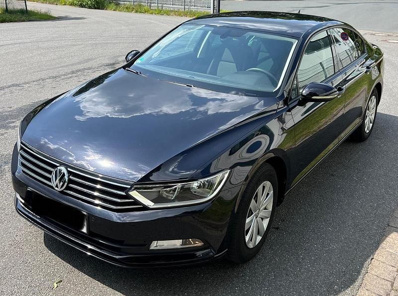 Schwarz Gebraucht 2018 VW Passat Limousine | 15.250 € (Guter Preis) - Bild 1/4