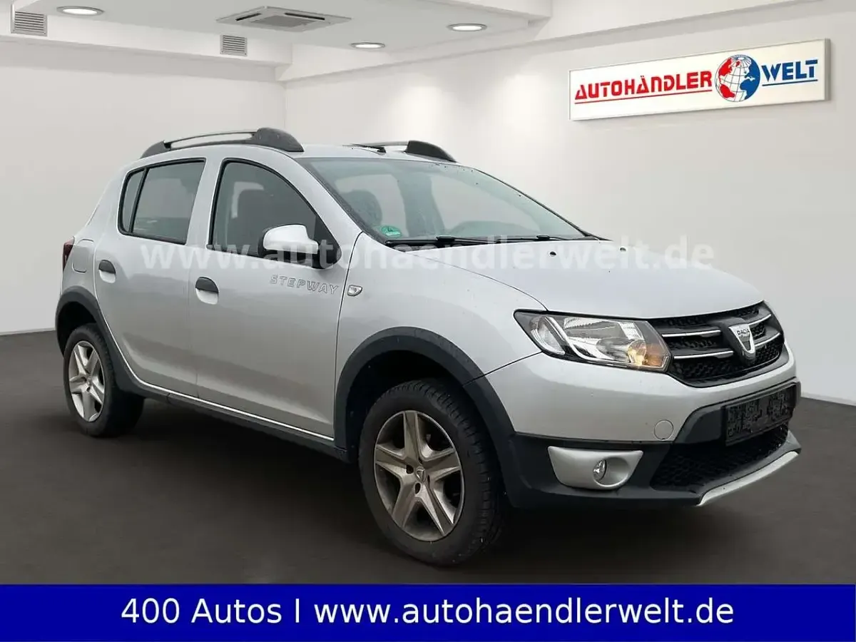 Gebraucht Dacia Sandero Lauréate 90 PS (66 kW) 2016 Silber Limousine
