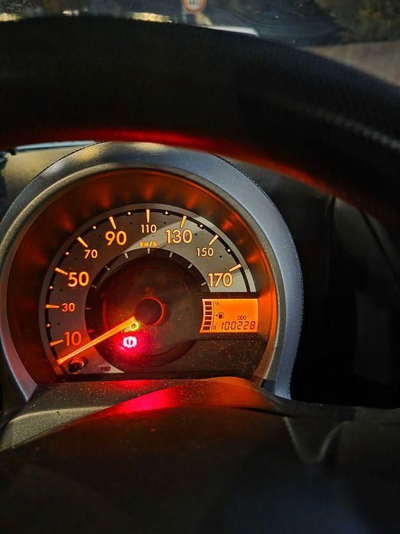 Gebraucht Citroën C1 Attraction 68 PS (50 kW) 2012 Silber Kleinwagen