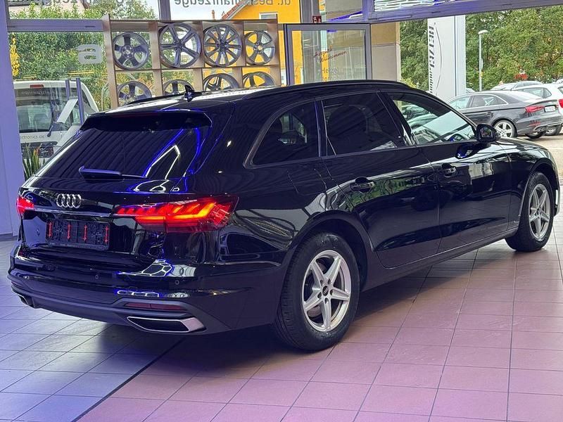 Gebraucht Audi A4 Sport 163 PS (119 kW) 2021 Schwarz Kombi