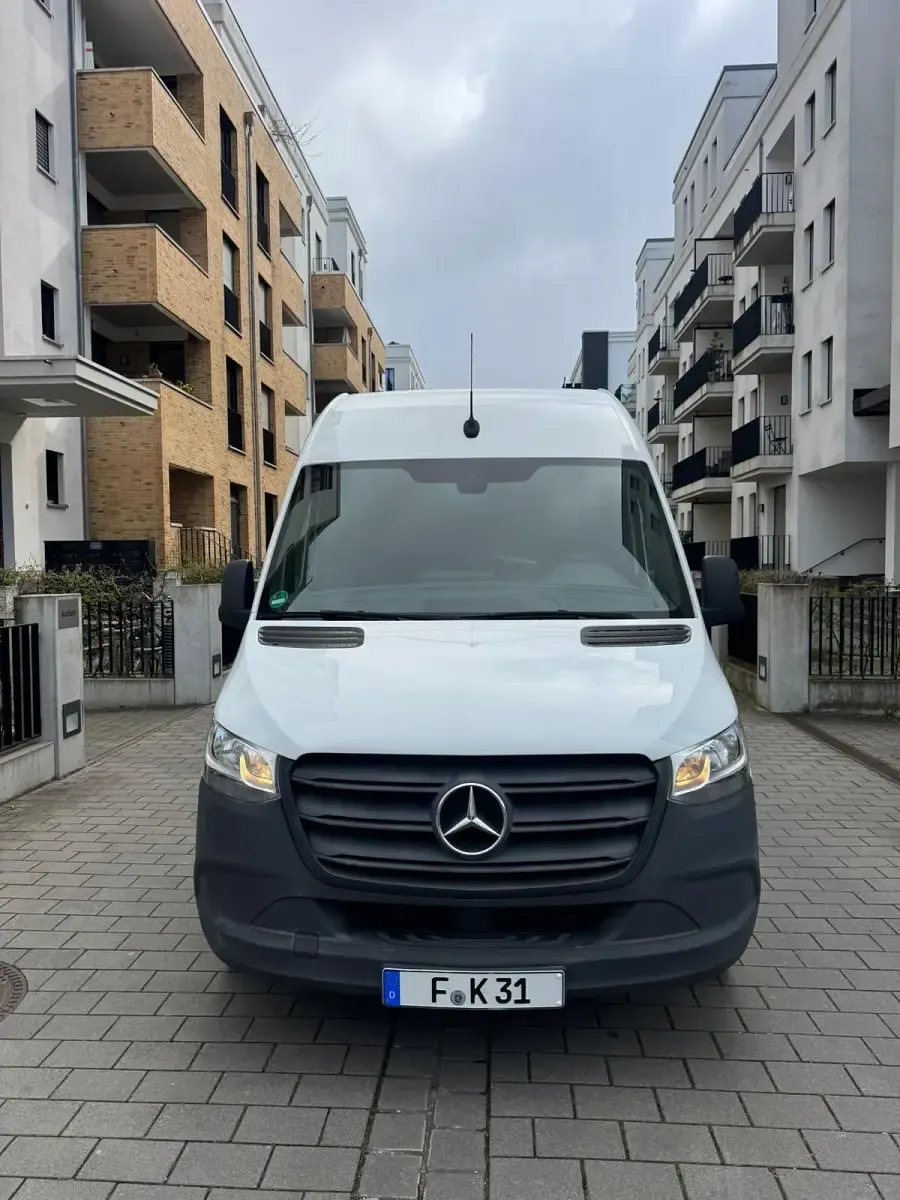 Używany Mercedes Sprinter 143 KM (105 kW) 2020 Biały Van