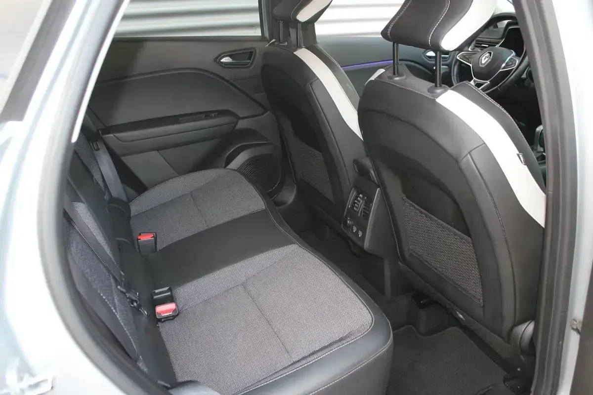 Gebraucht Renault Captur Intens 158 PS (116 kW) 2021 Silber SUV