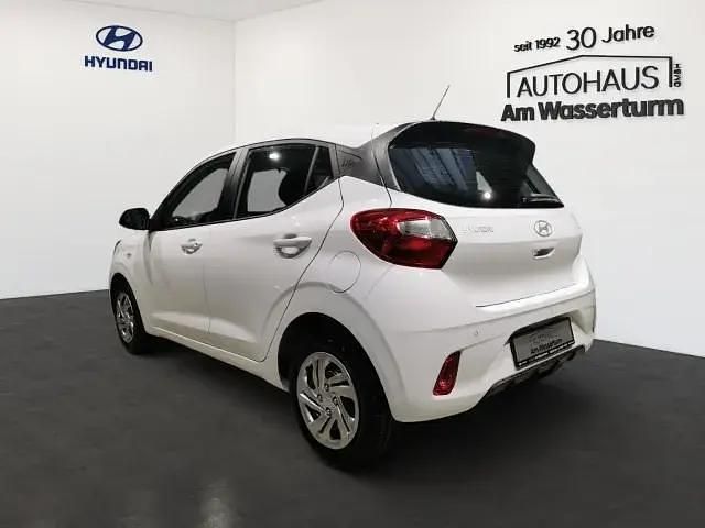 Gebraucht Hyundai i10 Select 63 PS (46 kW) 2024 Atlas white / sol Kleinwagen