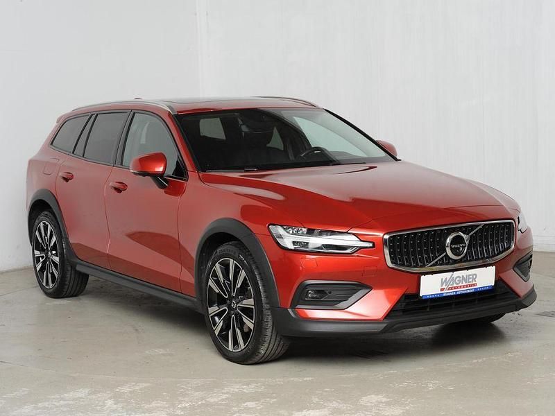 Gebraucht Volvo V60 197 PS (144 kW) 2020 Fusion red metallic (metallic) Kombi
