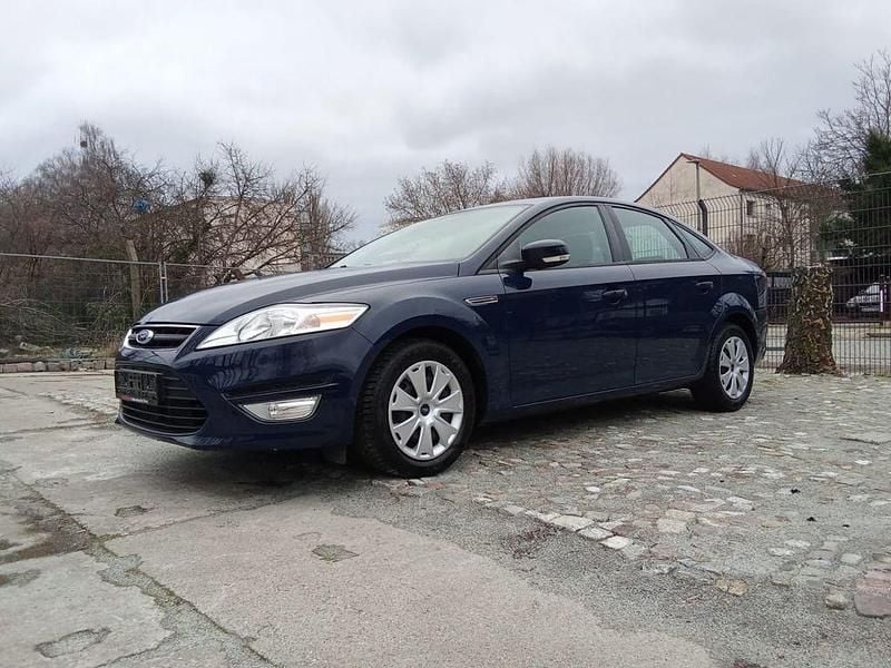Gebraucht Ford Mondeo Ambiente 140 PS (102 kW) 2013 Blau Limousine