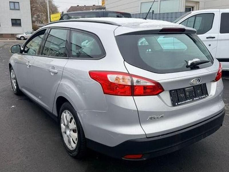 Gebraucht Ford Focus Trend 116 PS (85 kW) 2011 Silber Limousine