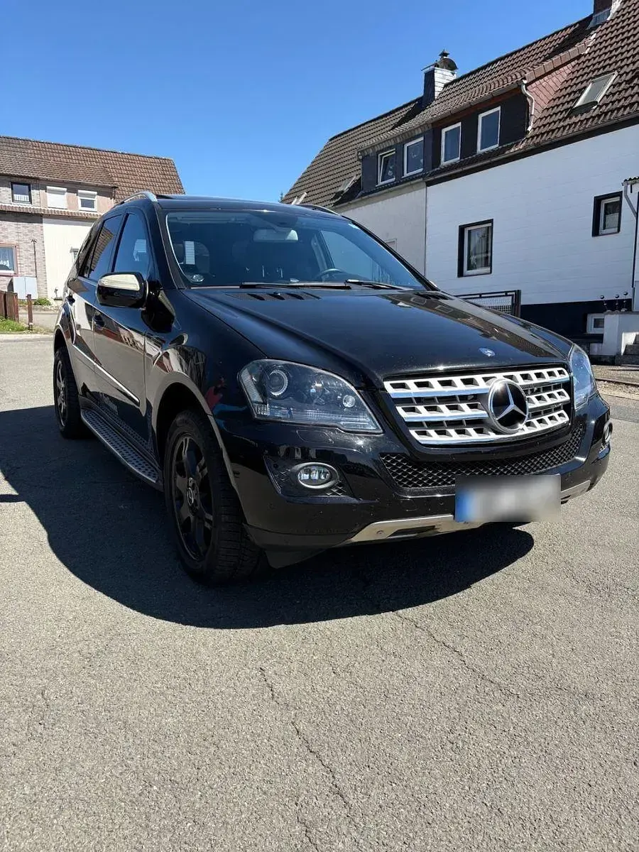 Gebraucht Mercedes ML350 231 PS (169 kW) 2010 Schwarz SUV