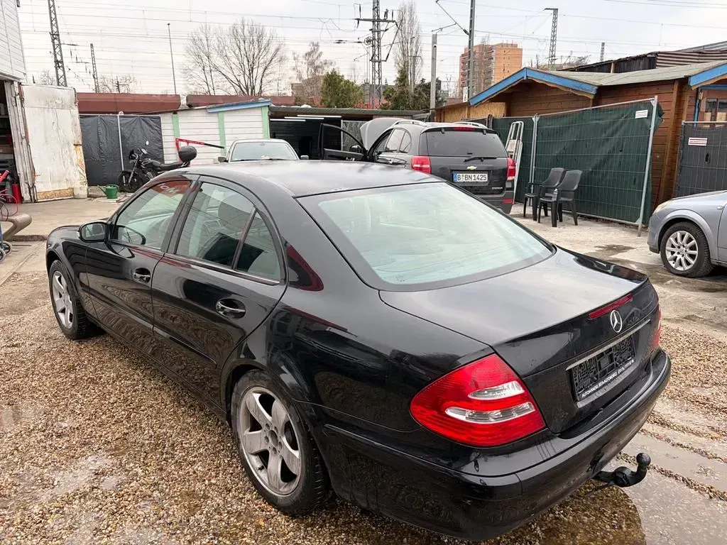 Gebraucht Mercedes E200 122 PS (89 kW) 2006 Schwarz Limousine