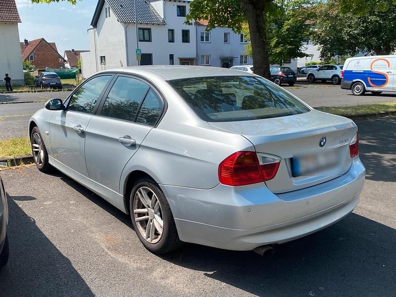 Gebraucht BMW 320 150 PS (110 kW) 2006 Silber Limousine