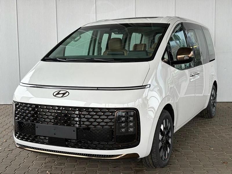 Weiss Gebraucht 2025 Hyundai Staria Van | 52.100 € (Etwas zu teuer) - Bild 1/4