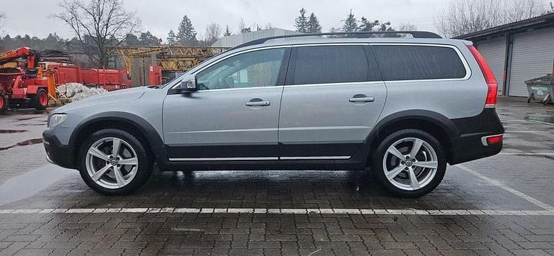 Gebraucht Volvo XC70 Summum 215 PS (158 kW) 2015 Silber Kombi