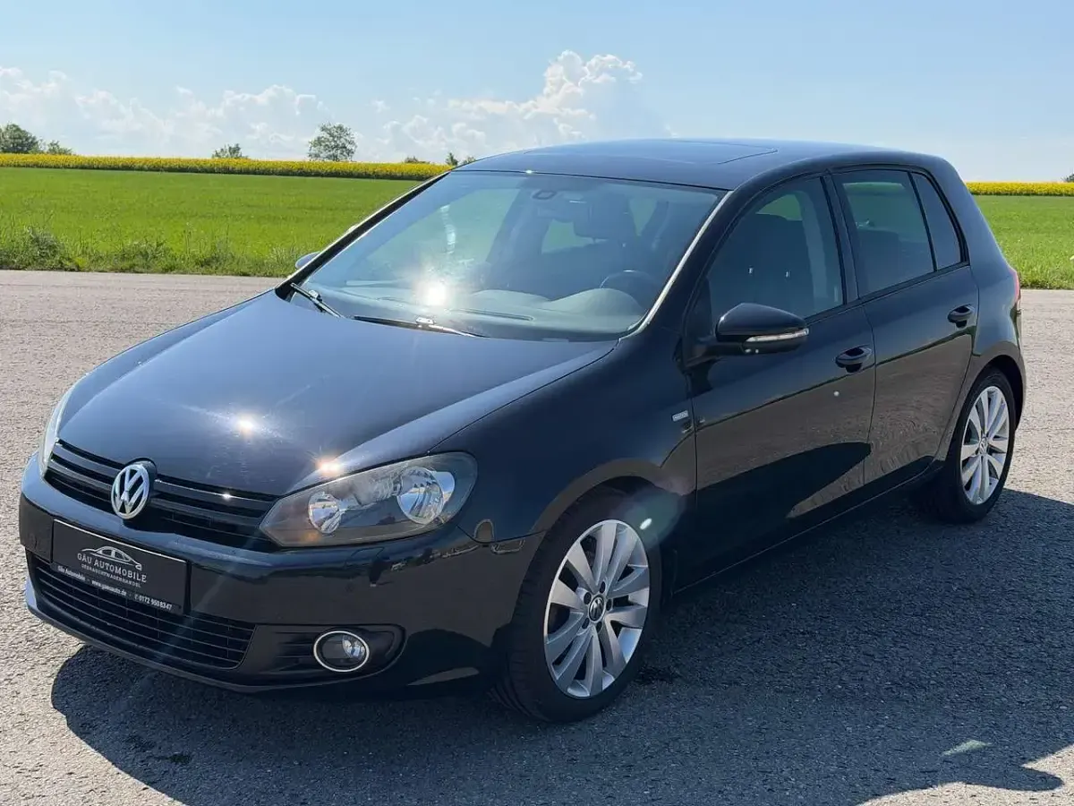 Gebraucht VW Golf VII Match 105 PS (77 kW) 2012 Deep black perleffekt Limousine