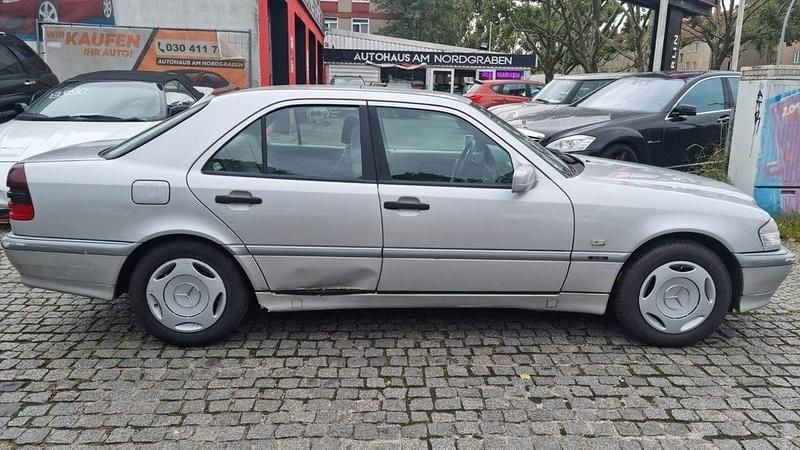Gebraucht Mercedes C180 Classic 122 PS (89 kW) 1998 Silber Limousine