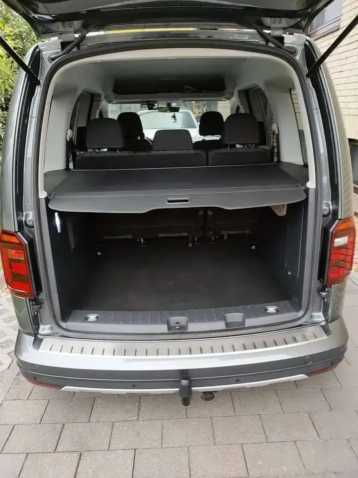 Second-hand VW Caddy 131 CP (96 kW) 2020 Gri Monovolum