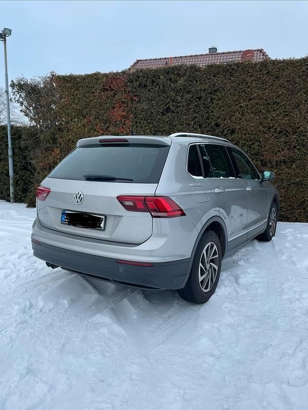 Gebraucht VW Tiguan Sound 150 PS (110 kW) 2017 Grau SUV