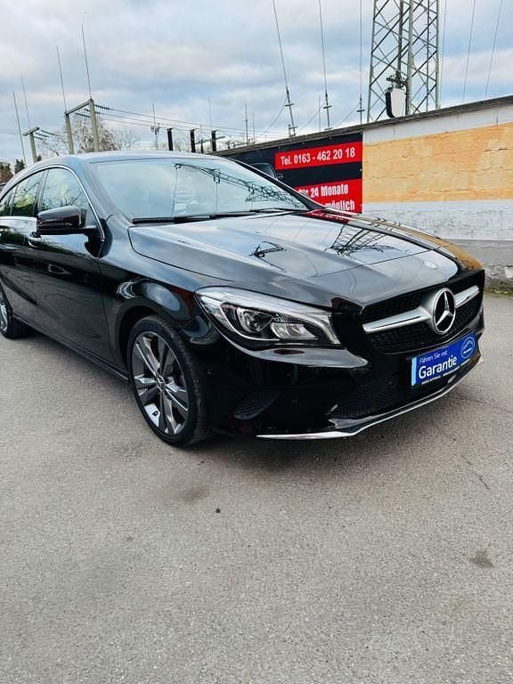 Gebraucht Mercedes CLA180 122 PS (89 kW) 2017 Schwarz Limousine
