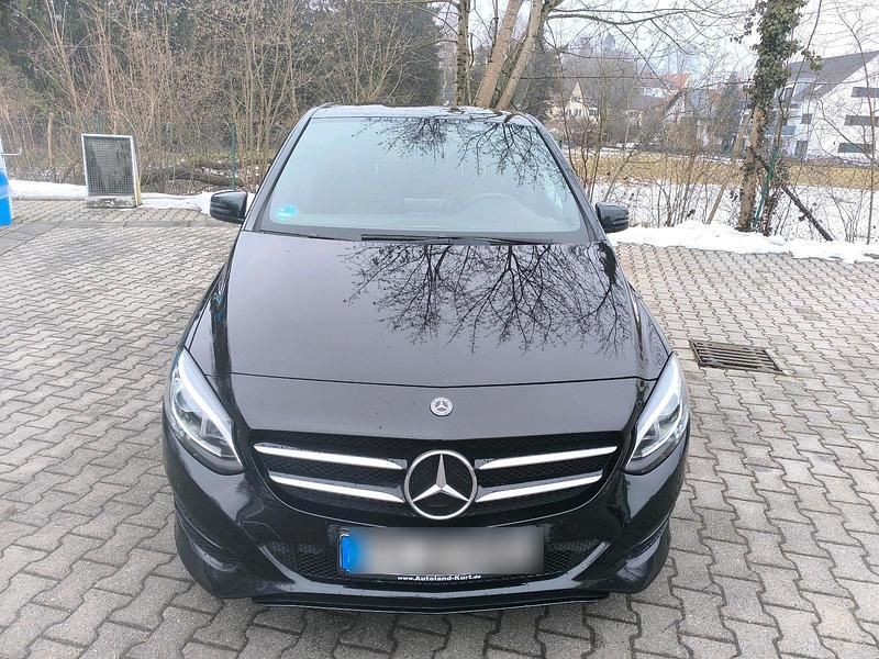 Gebraucht Mercedes B220 Night 177 PS (130 kW) 2018 Schwarz Van / Kleinbus