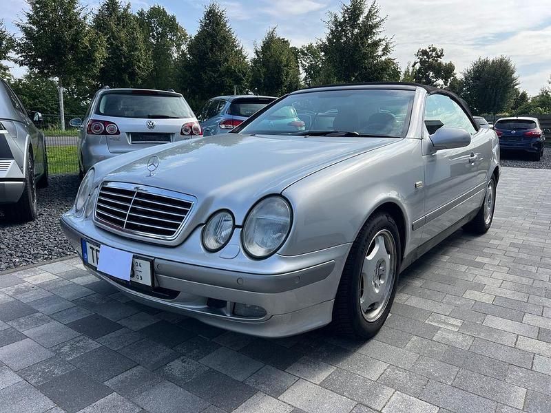 Silber Gebraucht 1998 Mercedes CLK320 Avantgarde Cabrio | 8.990 € (Etwas zu teuer) - Bild 1/4