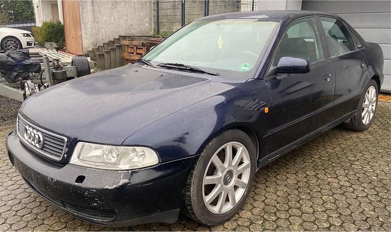 Gebraucht Audi A4 150 PS (110 kW) 1998 Blau Limousine