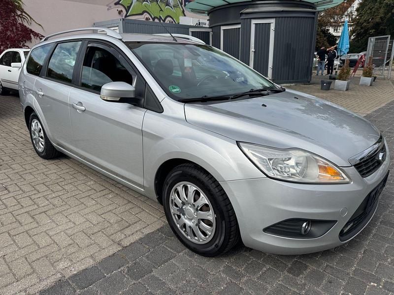 Silber Gebraucht 2010 Ford Focus Viva Kombi | 1.990 € (Guter Preis) - Bild 1/4