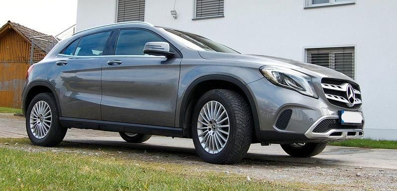 Second-hand Mercedes GLA200 156 CP (114 kW) 2020 Gri SUV