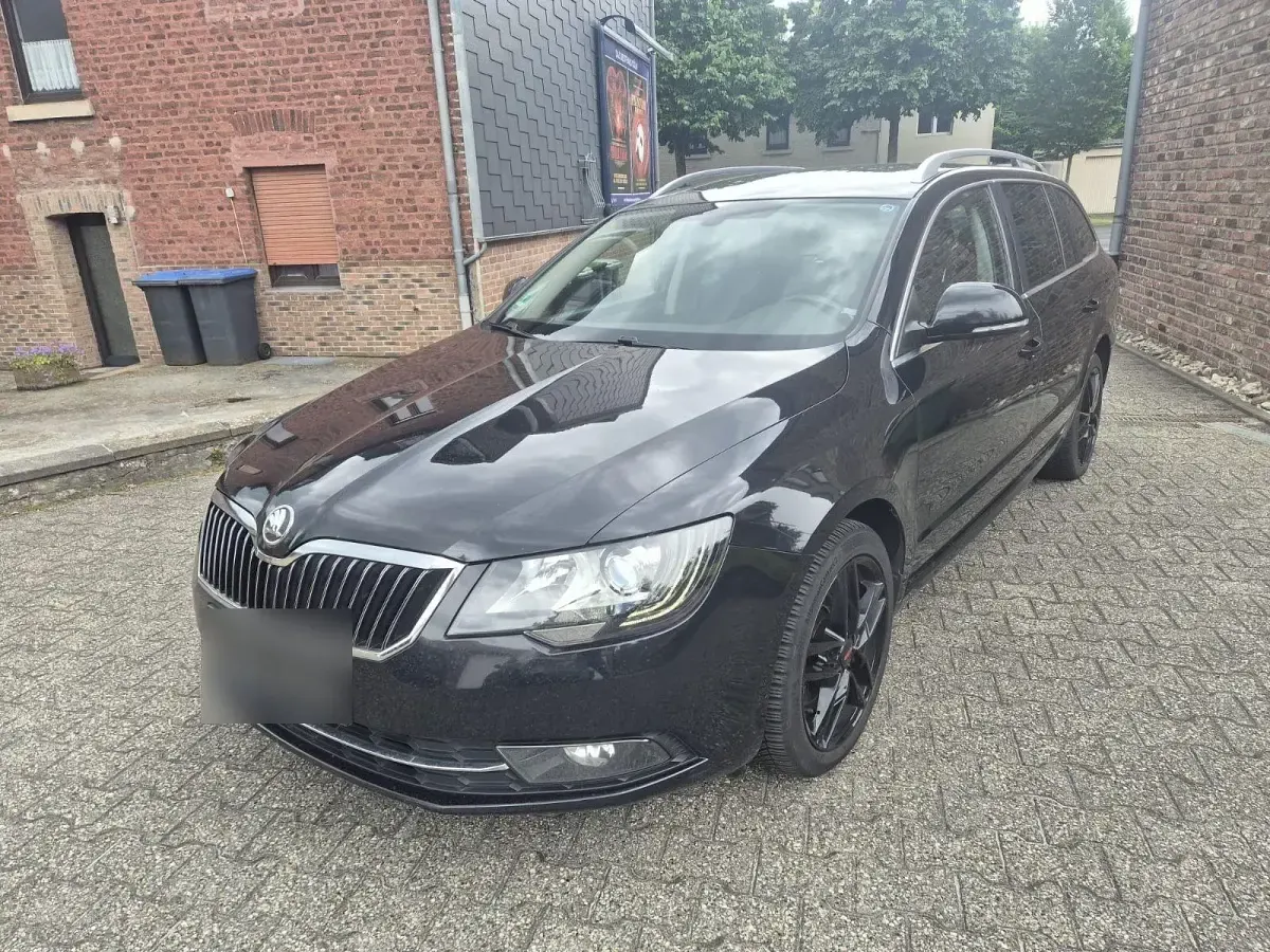 Gebraucht Skoda Superb 170 PS (125 kW) 2014 Schwarz Kombi