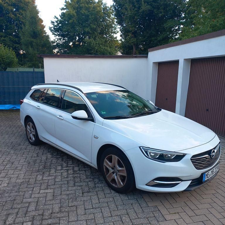 Weiß Gebraucht 2018 Opel Insignia Edition Kombi | 11.000 € (Guter Preis) - Bild 1/4