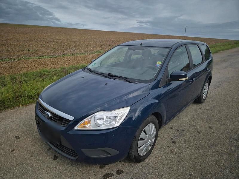 Blau Gebraucht 2010 Ford Focus Kombi | 1.290 € (Guter Preis) - Bild 1/4