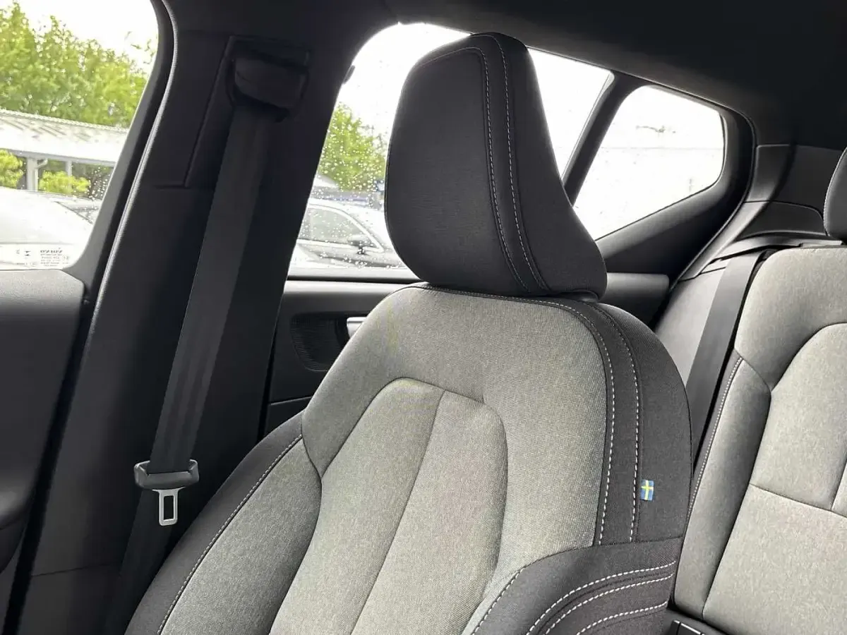 Gebraucht Volvo XC40 Core 163 PS (119 kW) 2023 Grau SUV