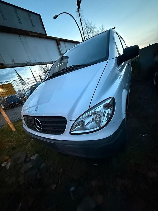 Weiß Gebraucht 2010 Mercedes Vito Van / Kleinbus | 12.800 € - Bild 1/4