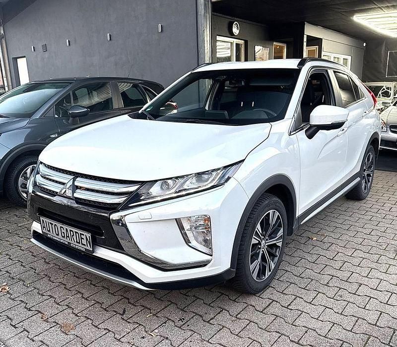 Perlmuttweiss (p) Gebraucht 2020 Mitsubishi Eclipse Cross Diamant Edition SUV | 18.800 € (Fairer Preis) - Bild 1/4