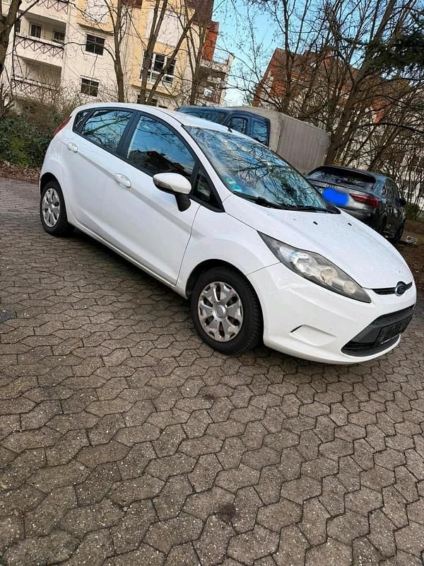 Gebraucht Ford Fiesta 95 PS (69 kW) 2010 Weiß Kleinwagen