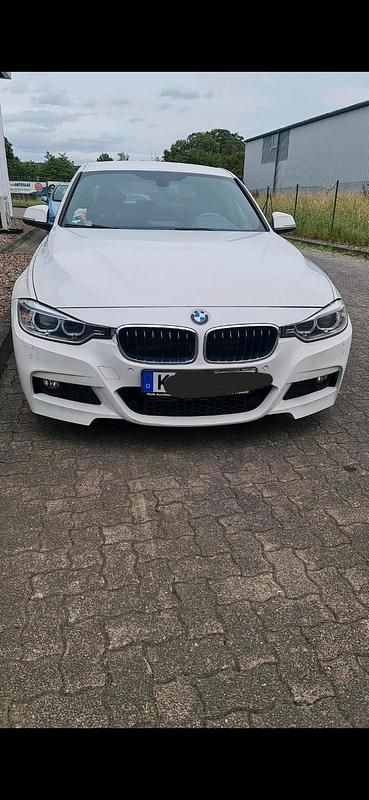 Weiß Gebraucht 2015 BMW 320 Limousine | 16.000 € (Etwas zu teuer) - Bild 1/4