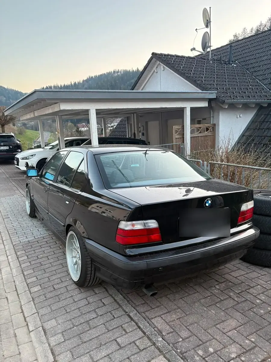 Gebraucht BMW 323 170 PS (125 kW) 1996 Schwarz Limousine