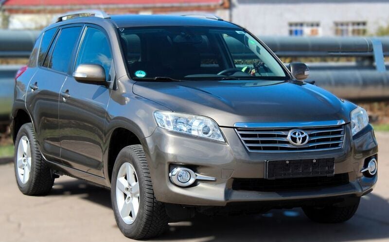 Gebraucht 2012 Toyota RAV4 Travel SUV | 10.990 € (Etwas zu teuer) - Bild 1/4