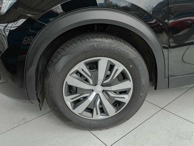 Gebraucht Peugeot e-2008 Active 100 kW (136 PS) 2022 Schwarz SUV