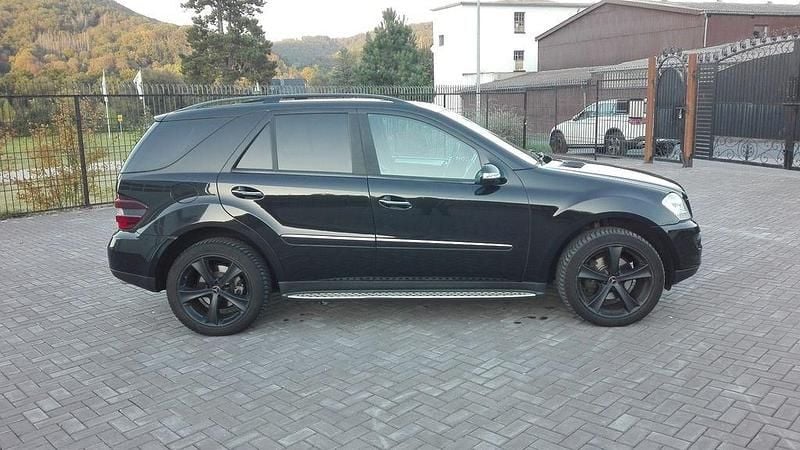 Gebraucht Mercedes ML320 224 PS (164 kW) 2008 Schwarz SUV