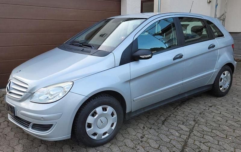 Gebraucht Mercedes B150 95 PS (69 kW) 2006 Silber Van / Kleinbus