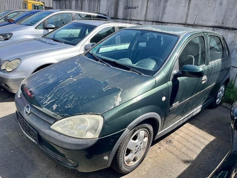 Grün Gebraucht 2001 Opel Corsa Limousine | 999 € (Superpreis) - Bild 1/4